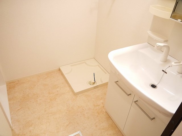 洗面設備　独立洗面台で身支度をすべて済ませてしまいましょう