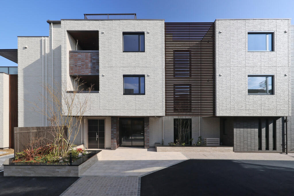 建物外観　【積水ハウス施工重量鉄骨造３階建シャーメゾン】～フェリシー…