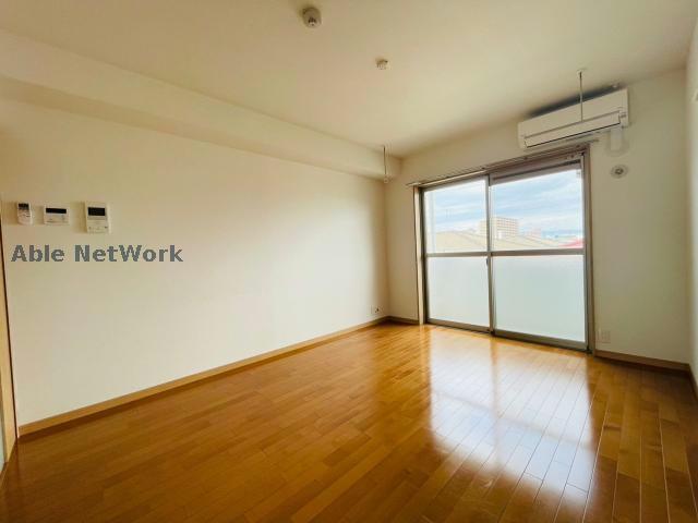 居室・リビング　別号室写真・現況優先。