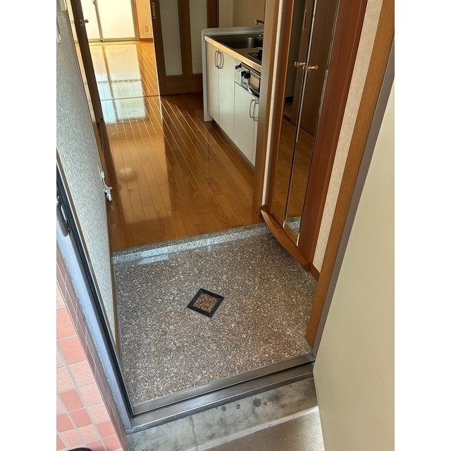 玄関　別部屋のお写真です。