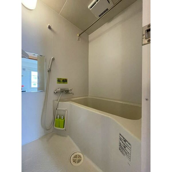 バス・シャワールーム　広々快適なバスルームです♪