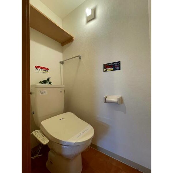 トイレ　快適なウォシュレット付きです♪