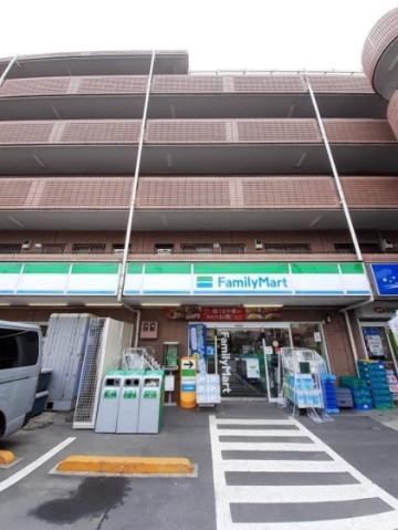 コンビニ　ファミリーマート鎌田三丁目店（コンビニ）まで410m