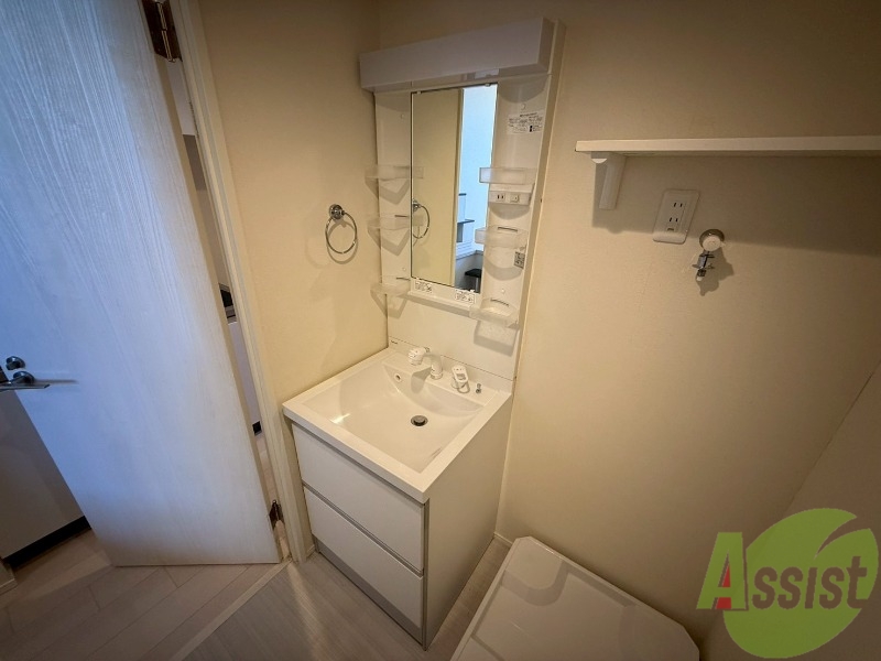 洗面設備　洗面台は独立洗面台です。毎日の身支度が楽しくなりそうですね。