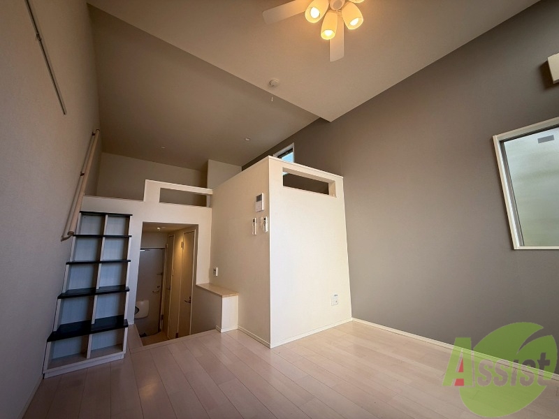 居室・リビング　洋室は６．３帖です。高さもあるので広く感じます。