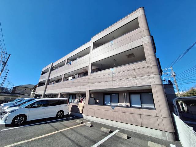 建物外観　全室南向き日当り良好　タイル貼の綺麗な外観