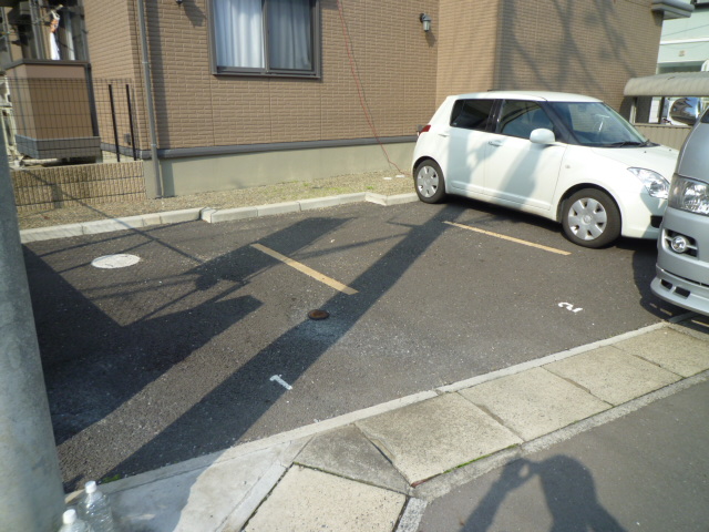 駐車場　敷地内駐車場　※空き要確認