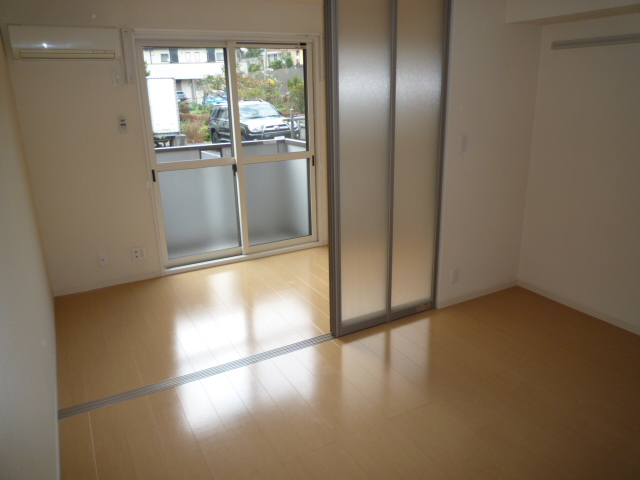 居室・リビング　ＬＤＫ9帖+洋室4帖　陽当たり良好