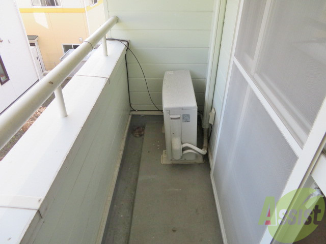 バルコニー　洗濯物がたくさん干せるバルコニーで嬉しいですね。