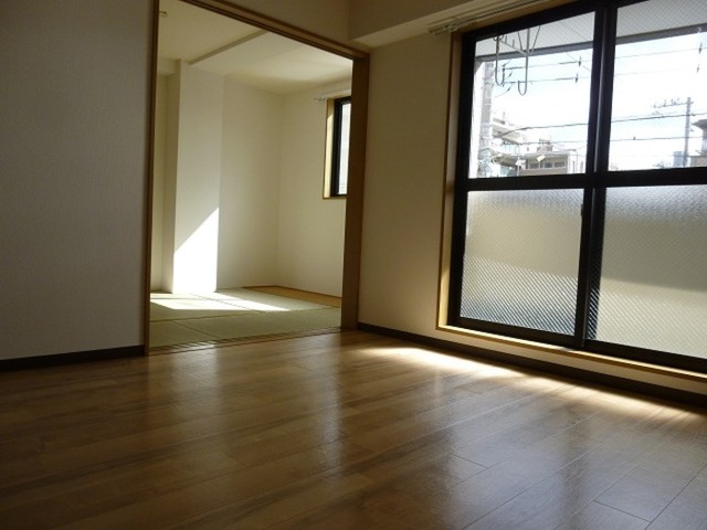 居室・リビング　居室全景