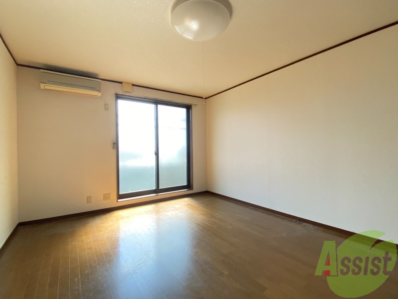 その他部屋・スペース　寝室のお写真です。陽の光が気持ちいいですね。