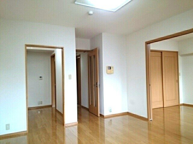 居室・リビング　こちらの居間で趣味の時間をお楽しみください