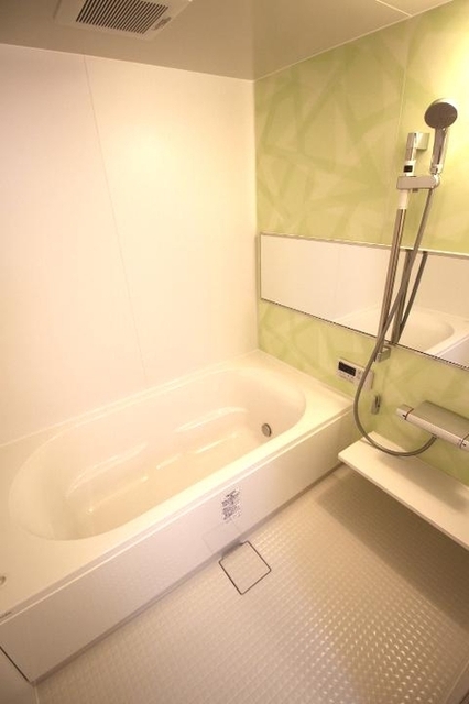 バス・シャワールーム　Ｂ３０６　浴室