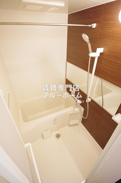 バス・シャワールーム　浴室乾燥機・追い炊き機能付きのお風呂です！