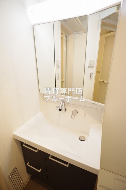 洗面設備　3面鏡のシャンプードレッサーです！