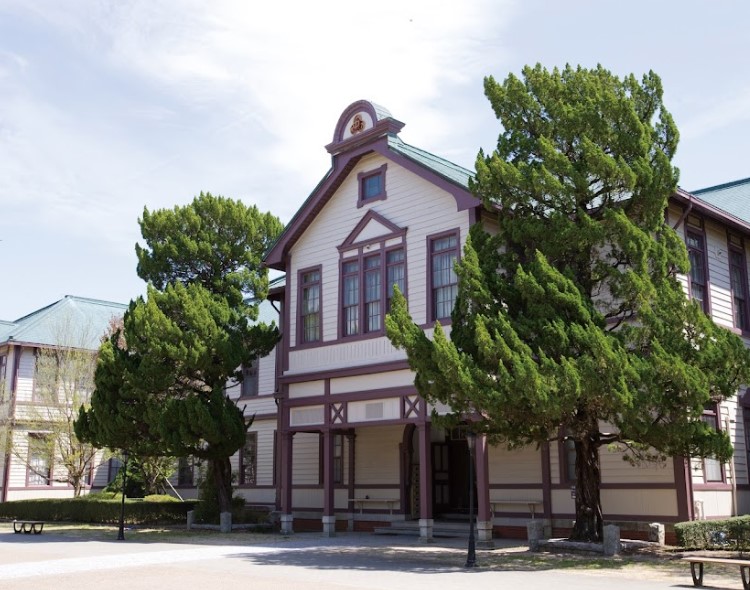 中学校　三田学園中学校・高等学校（中学校）まで378m