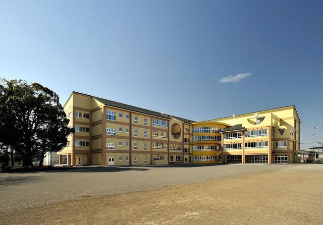 小学校　綾瀬市立綾瀬小学校（小学校）まで789m