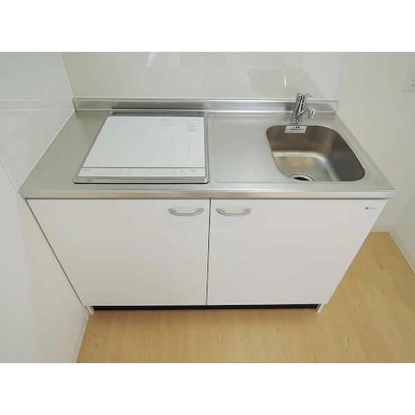 キッチン　(同物件写真)