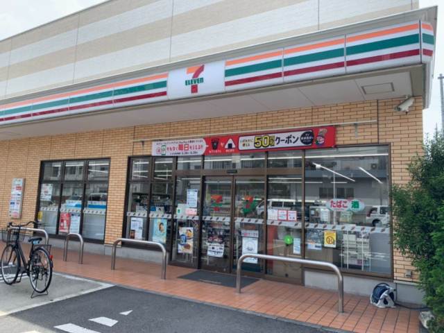 コンビニ　セブンイレブン（コンビニ）まで449m