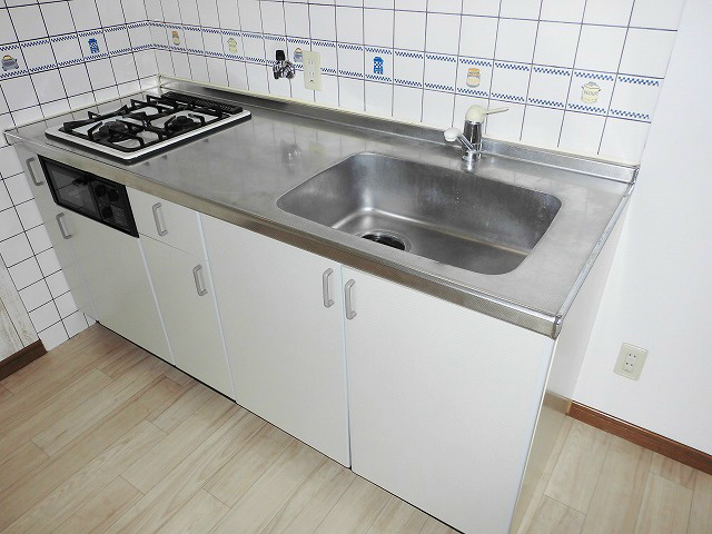 キッチン　2口コンロとグリル機能が付いたキッチン
