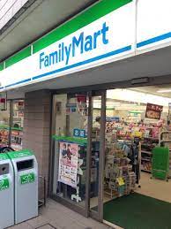 コンビニ　ファミリーマート 東五反田郵便局東店（コンビニ）まで52m