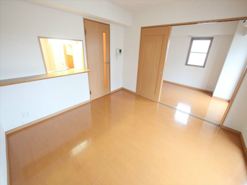 居室・リビング　ＬＤＫ10.2帖　洋室5.8帖　つなげても使えます