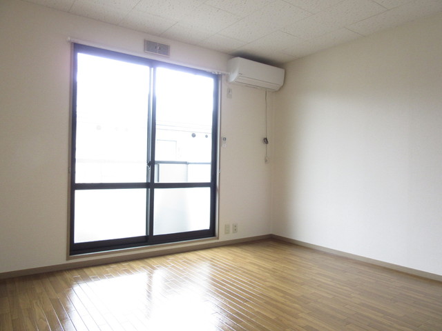 居室・リビング　南西向き洋室８帖