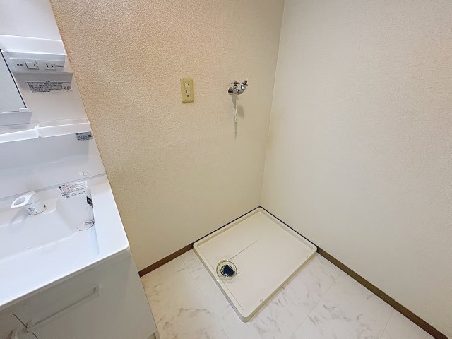 洗面設備　掲載写真は同型モデルを掲載しており実際のお部屋と仕様等が異な