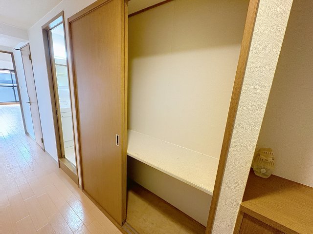 収納　掲載写真は同型モデルを掲載しており実際のお部屋と仕様等が異な