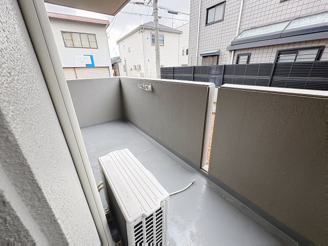 バルコニー　掲載写真は同型モデルを掲載しており実際のお部屋と仕様等が異な