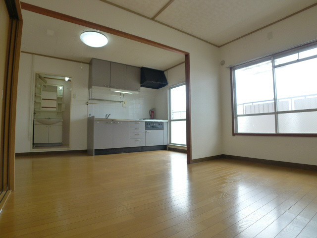 居室・リビング　※同物件の別室です。