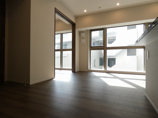 居室・リビング　内観1