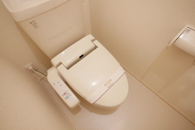 トイレ　★人気の温水洗浄便座付です★