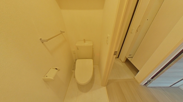 トイレ　温水シャワー付きトイレです