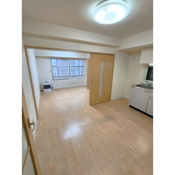 居室・リビング　※写真は別号室です。