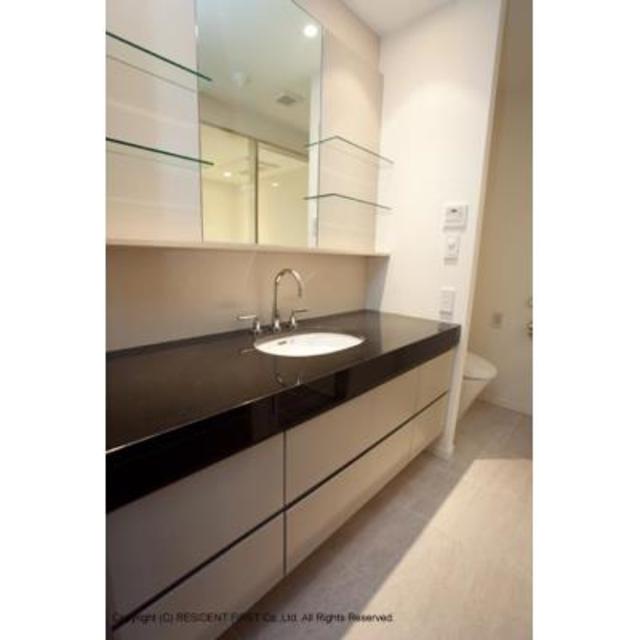 洗面設備　※写真は同タイプ住戸です。