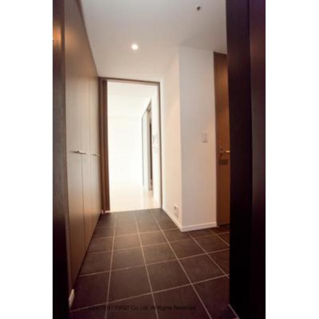 玄関　※写真は同タイプ住戸です。