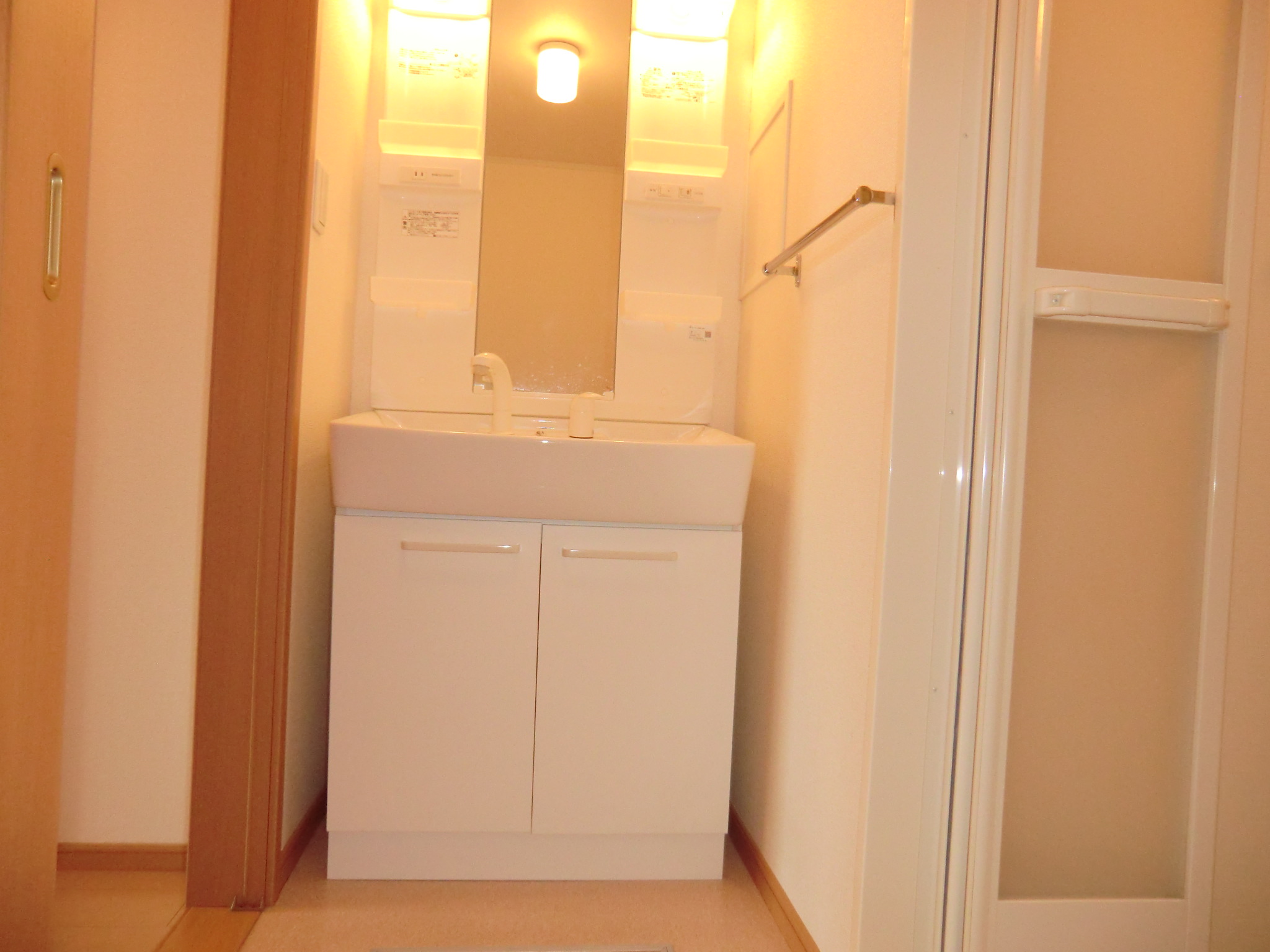 洗面設備　シャワー付洗面台