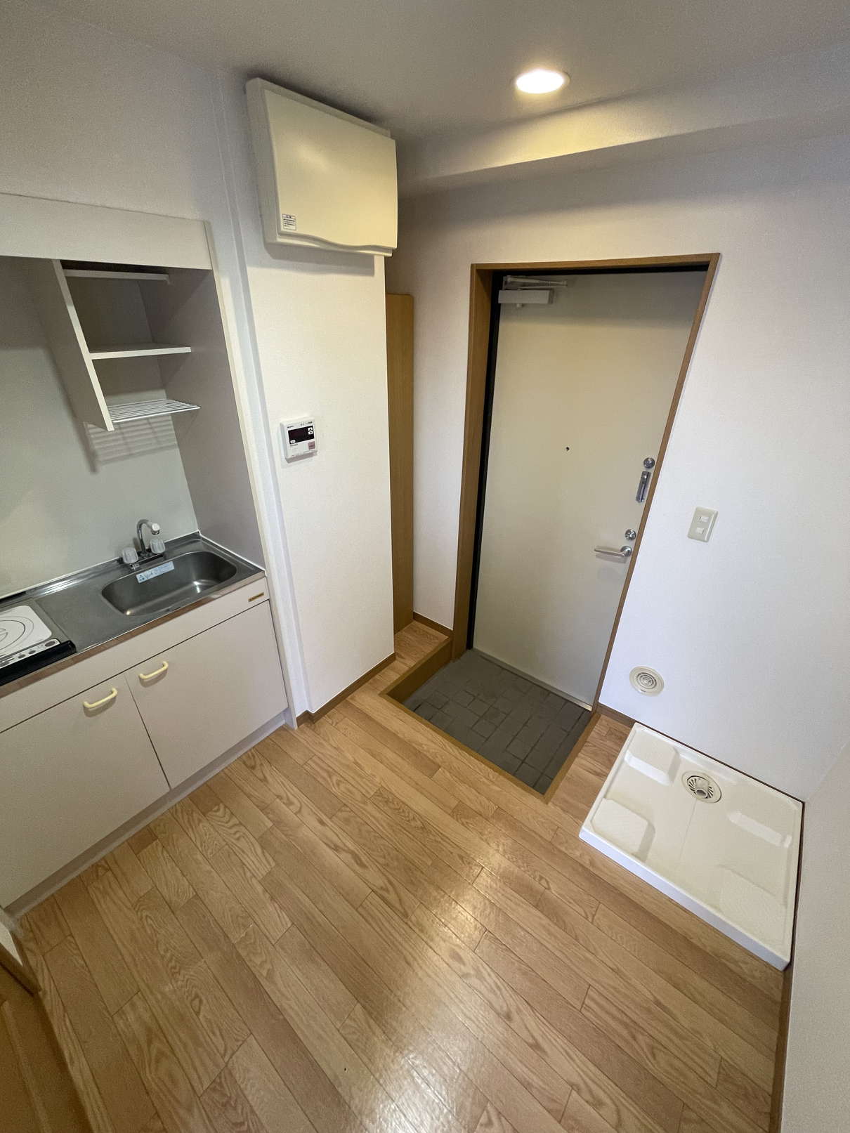 洗面設備　※同物件別号室の参考写真です。