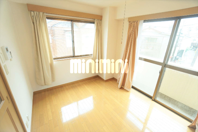 居室・リビング　※同物件別号室の参考写真です。