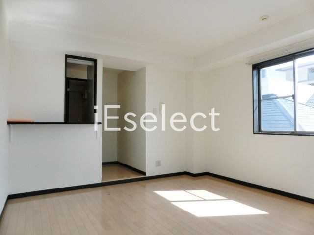 居室・リビング　バルコニー側からの居室