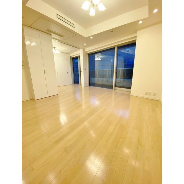 居室・リビング　リビング約12.3帖　床暖房付　2026年.3月撮影