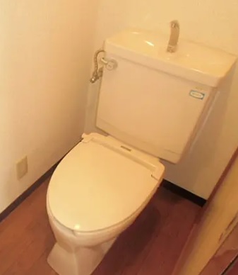 トイレ　別のお部屋の室内写真になります。