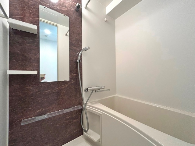 バス・シャワールーム　同一建物内５１２号室内装写真転載