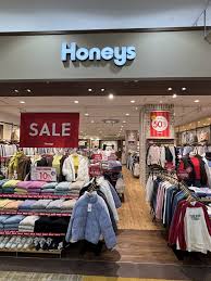 ショッピングセンター　ハニーズ飯田橋ラムラ店（ショッピングセンター）まで227m