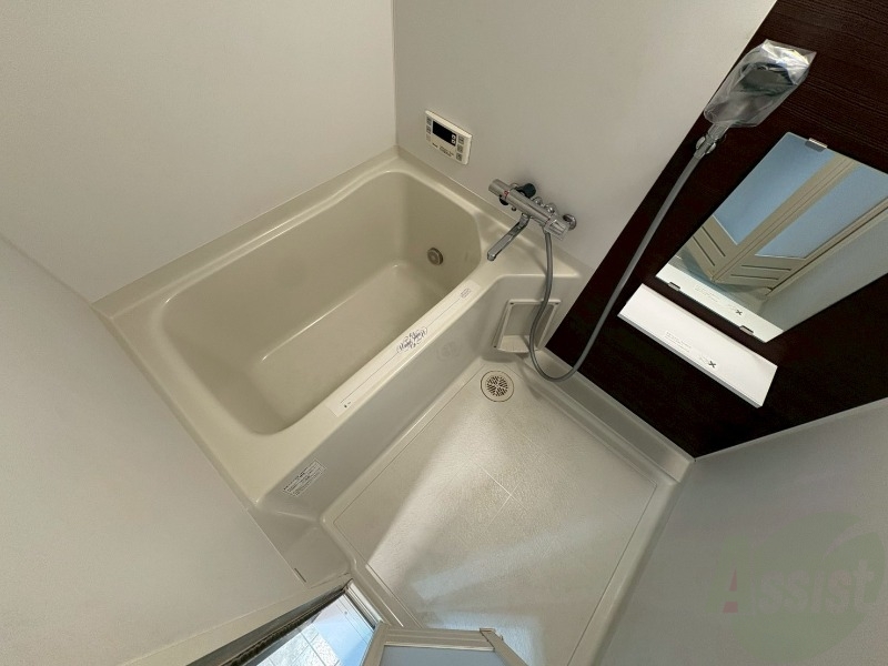 バス・シャワールーム　お風呂になります。一日の疲れを癒してくださいね。