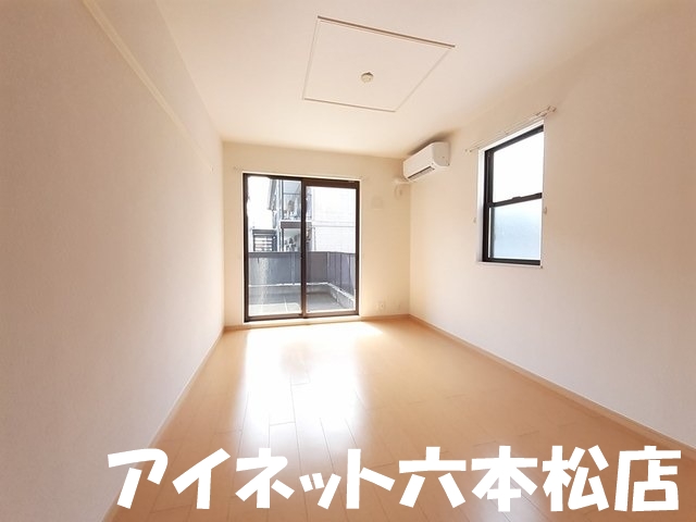居室・リビング　日当たり良好のお部屋です