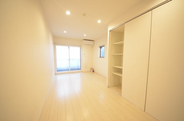居室・リビング　～白を基調としたきれいなお部屋です～別号室参考写真