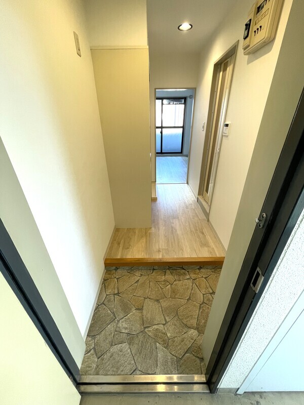 玄関　同間取り別部屋の参考写真です。