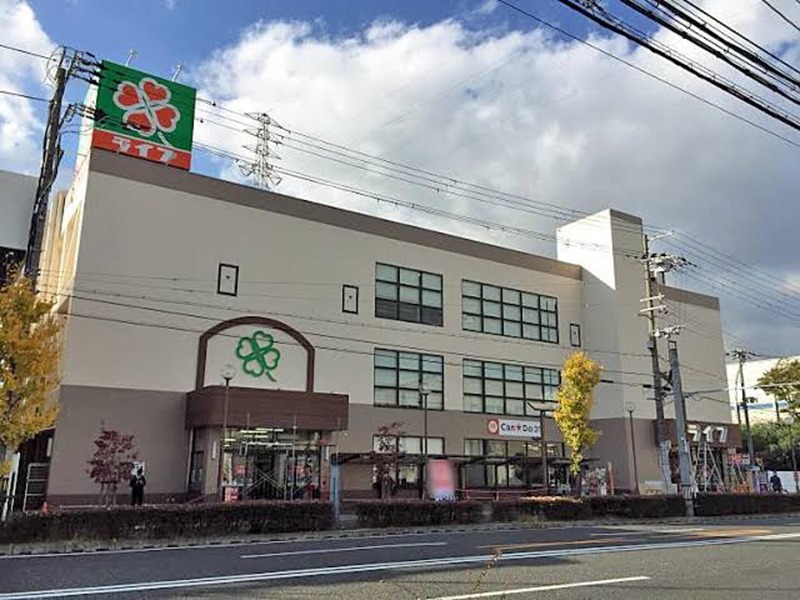 スーパー　ライフ塚本店（スーパー）まで681m